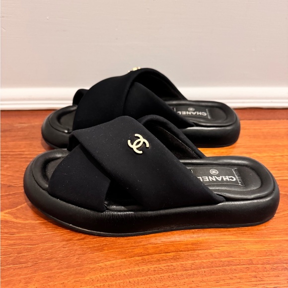 Chanel Interlocking CC Crossover Leather Bottom Slides - Worn Once! Size 37 - Picture 6 of 8